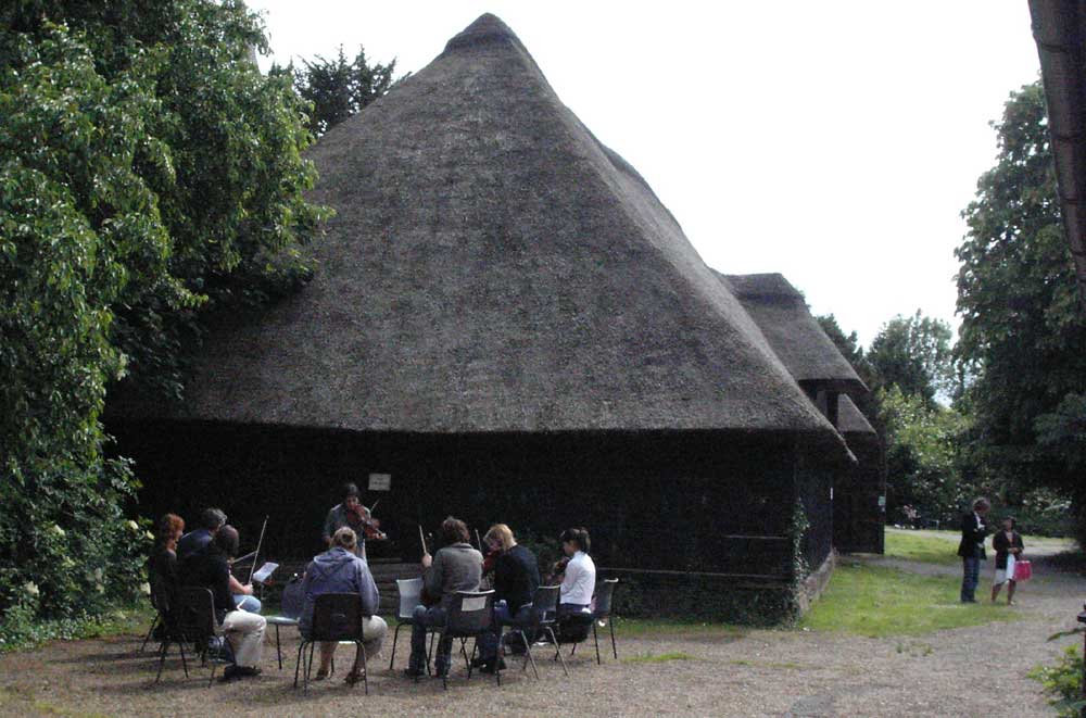 Saskia-Tomkins workshop-outside-barn - Fiddlers Various 2005