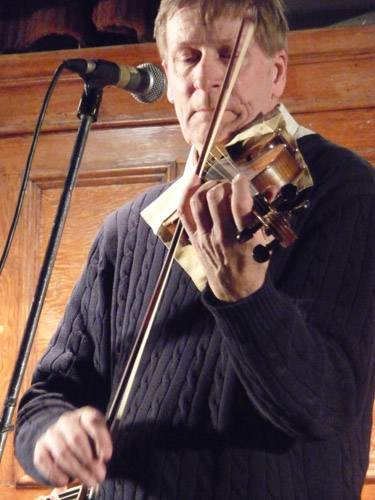 Bob Winquist on fiddle