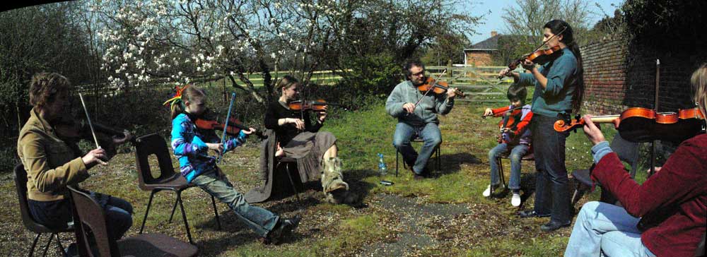 KIF 1917-18-21 Saskia fiddle-workshop Littlebourne-Barn 2007-04-01