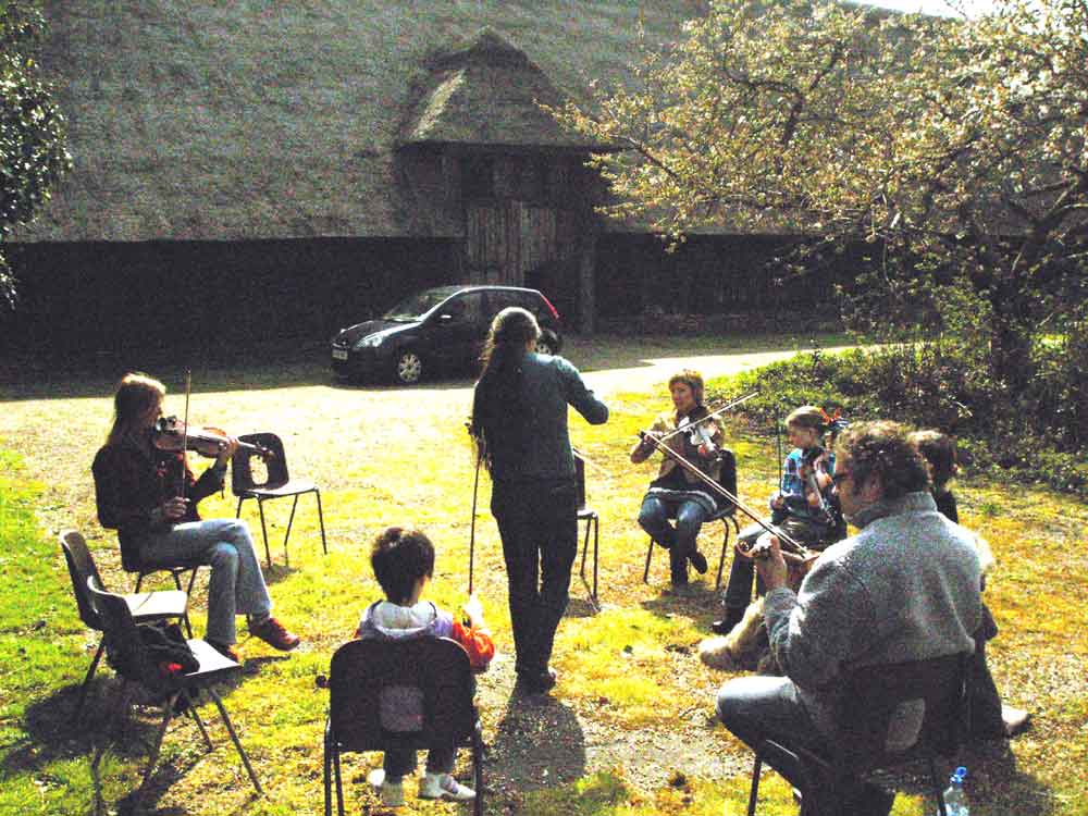 KIF 1923 Saskia fiddle-workshop Littlebourne-Barn 2007-04-01